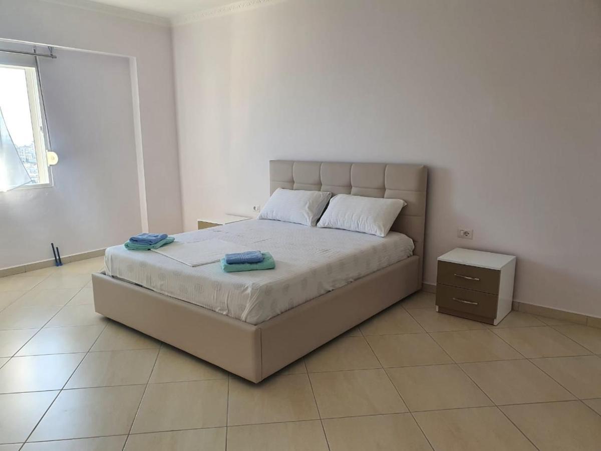 Xhulio Apartments Sarande Exterior photo