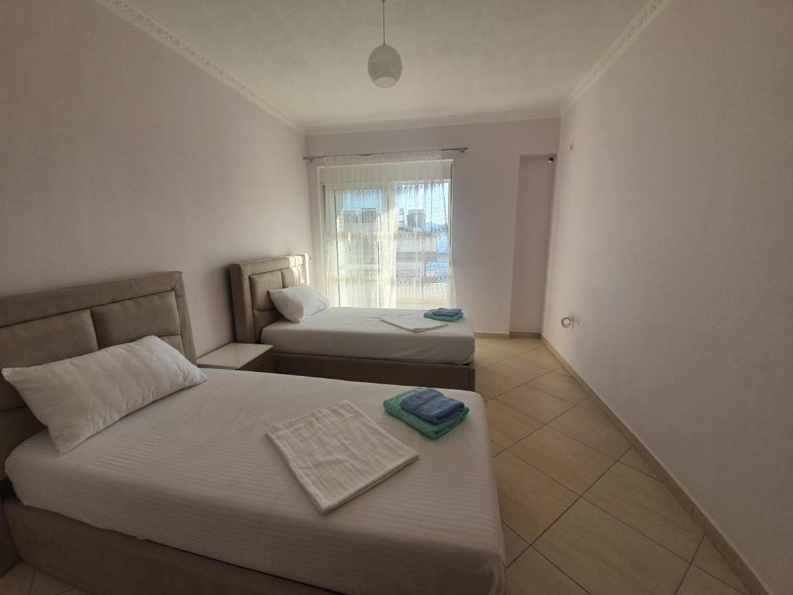 Xhulio Apartments Sarande Exterior photo