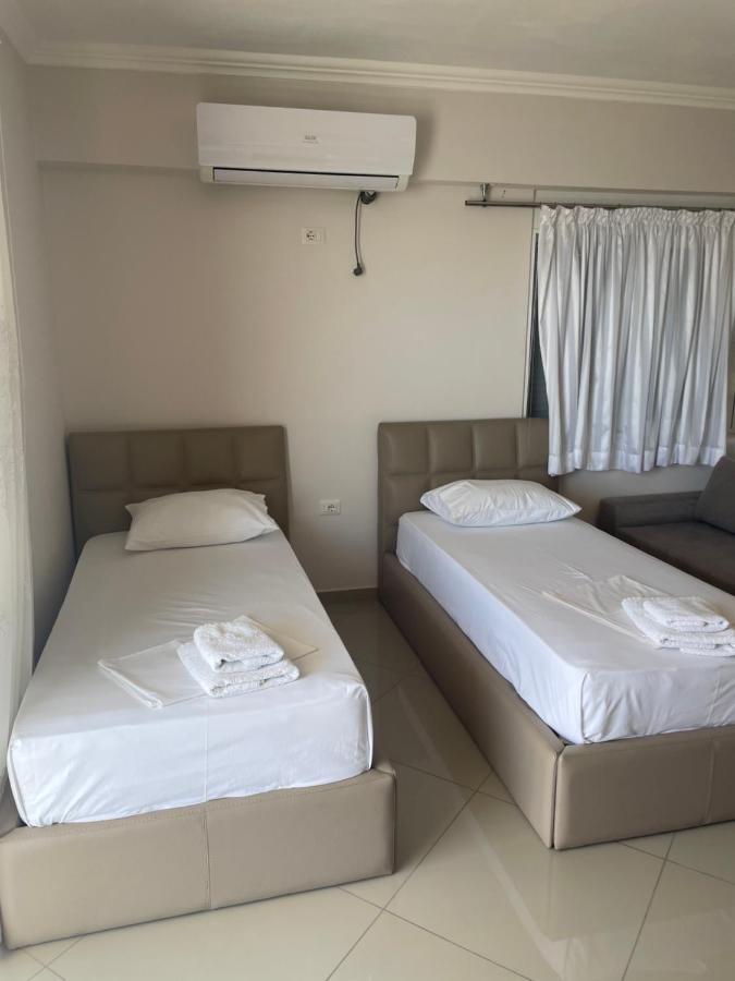 Xhulio Apartments Sarande Exterior photo