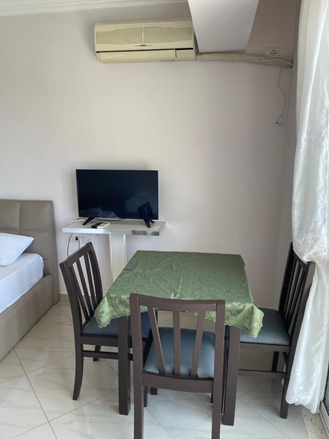 Xhulio Apartments Sarande Exterior photo