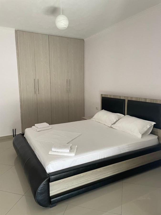 Xhulio Apartments Sarande Exterior photo