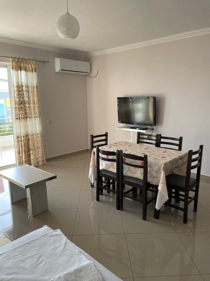 Xhulio Apartments Sarande Exterior photo