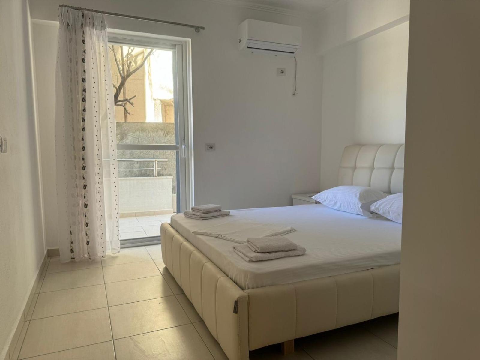 Xhulio Apartments Sarande Exterior photo