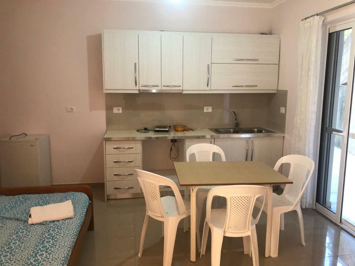 Xhulio Apartments Sarande Exterior photo
